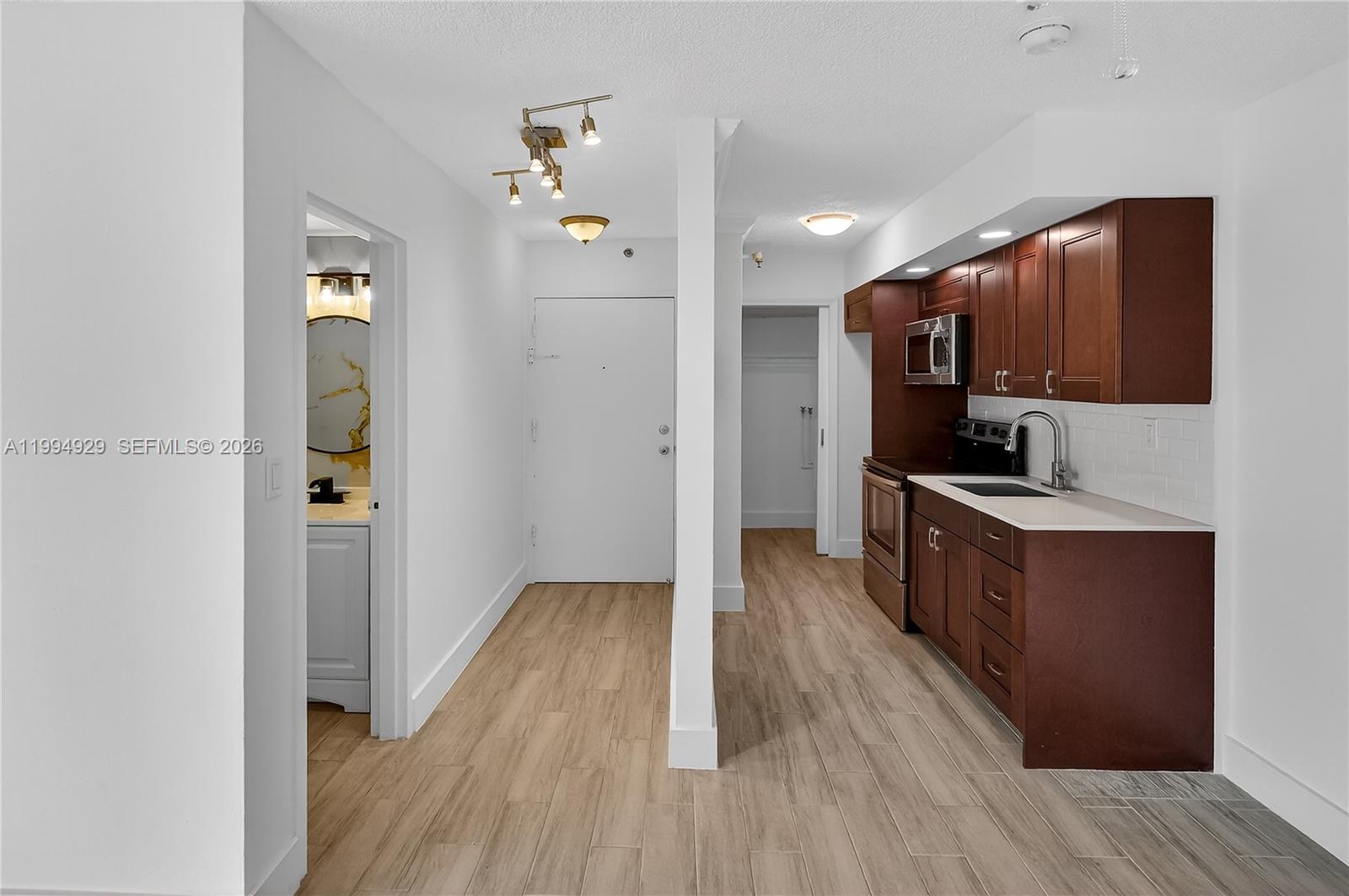ISLANDER CONDO APTS - Residential Lease