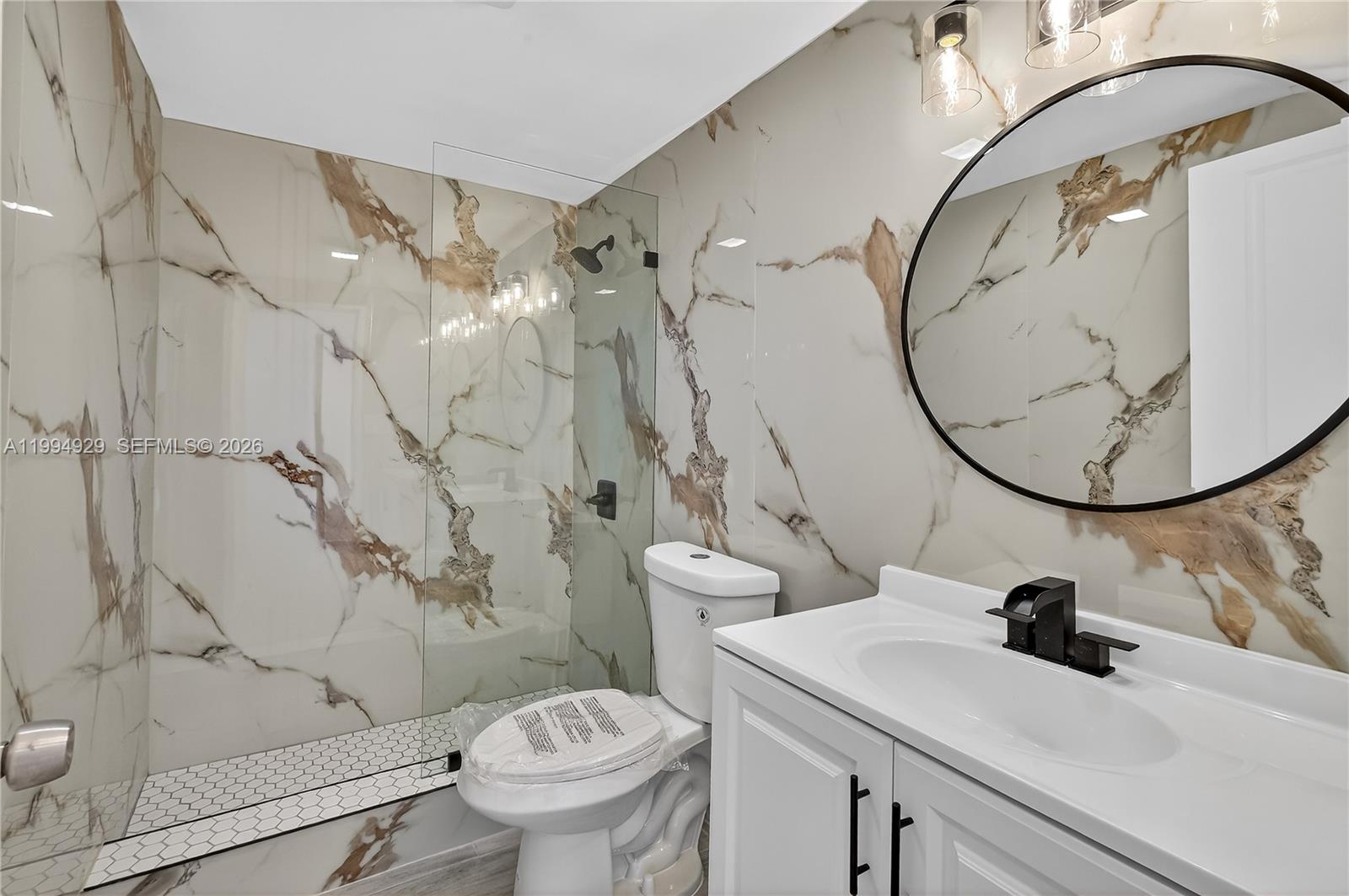 ISLANDER CONDO APTS - Residential Lease