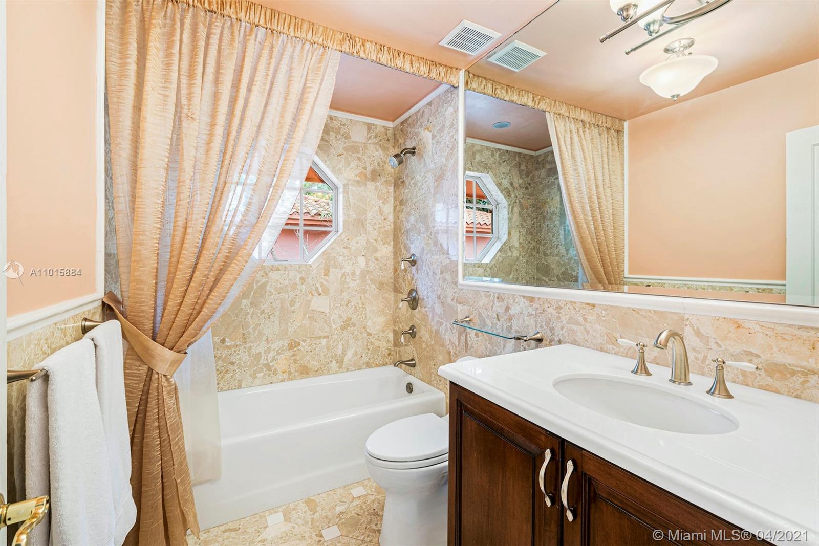 SNAPPER CREEK LAKES SUB - Residential