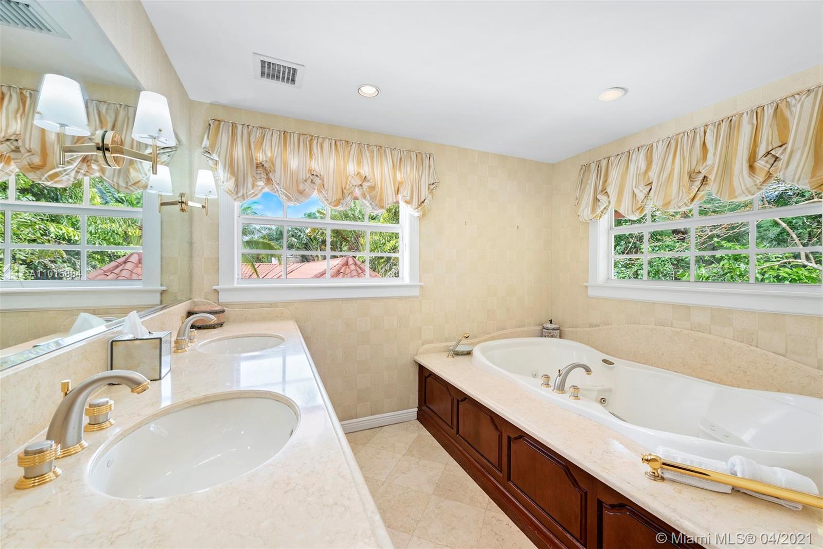 SNAPPER CREEK LAKES SUB - Residential