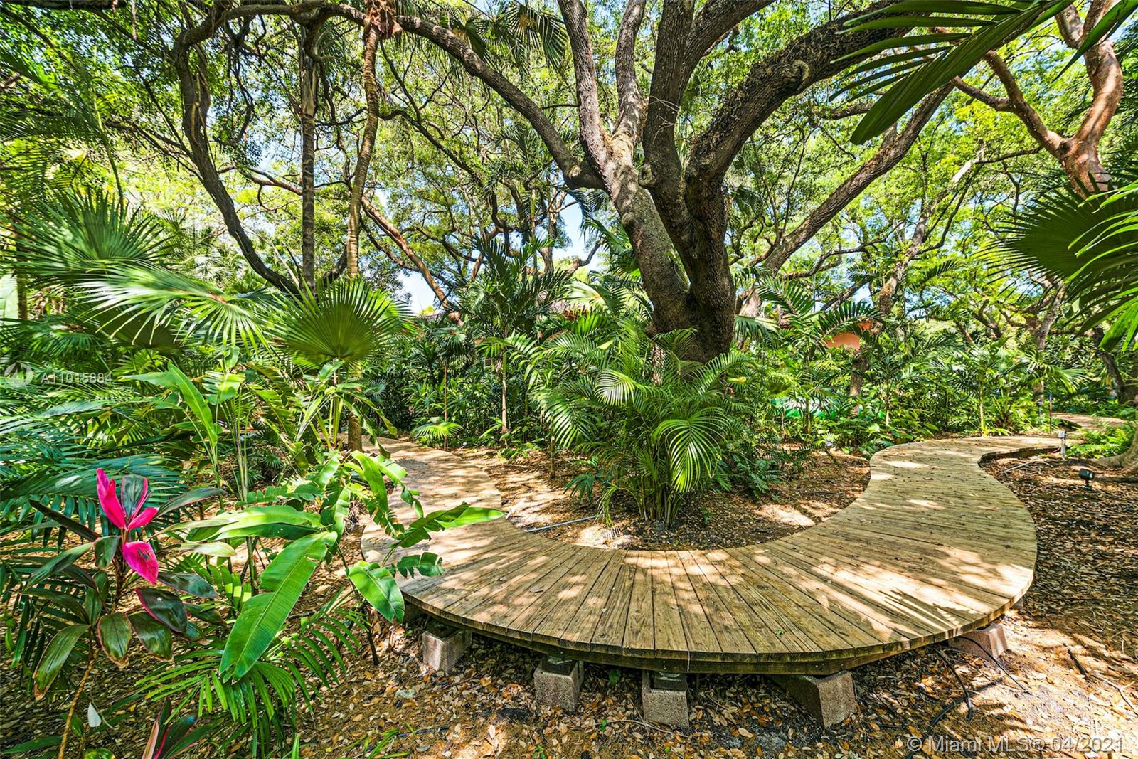 SNAPPER CREEK LAKES SUB - Residential