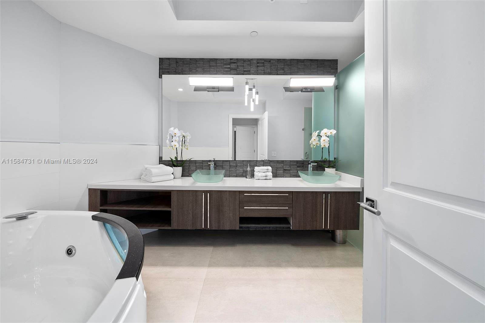 GREEN DIAMOND CONDO - Residential