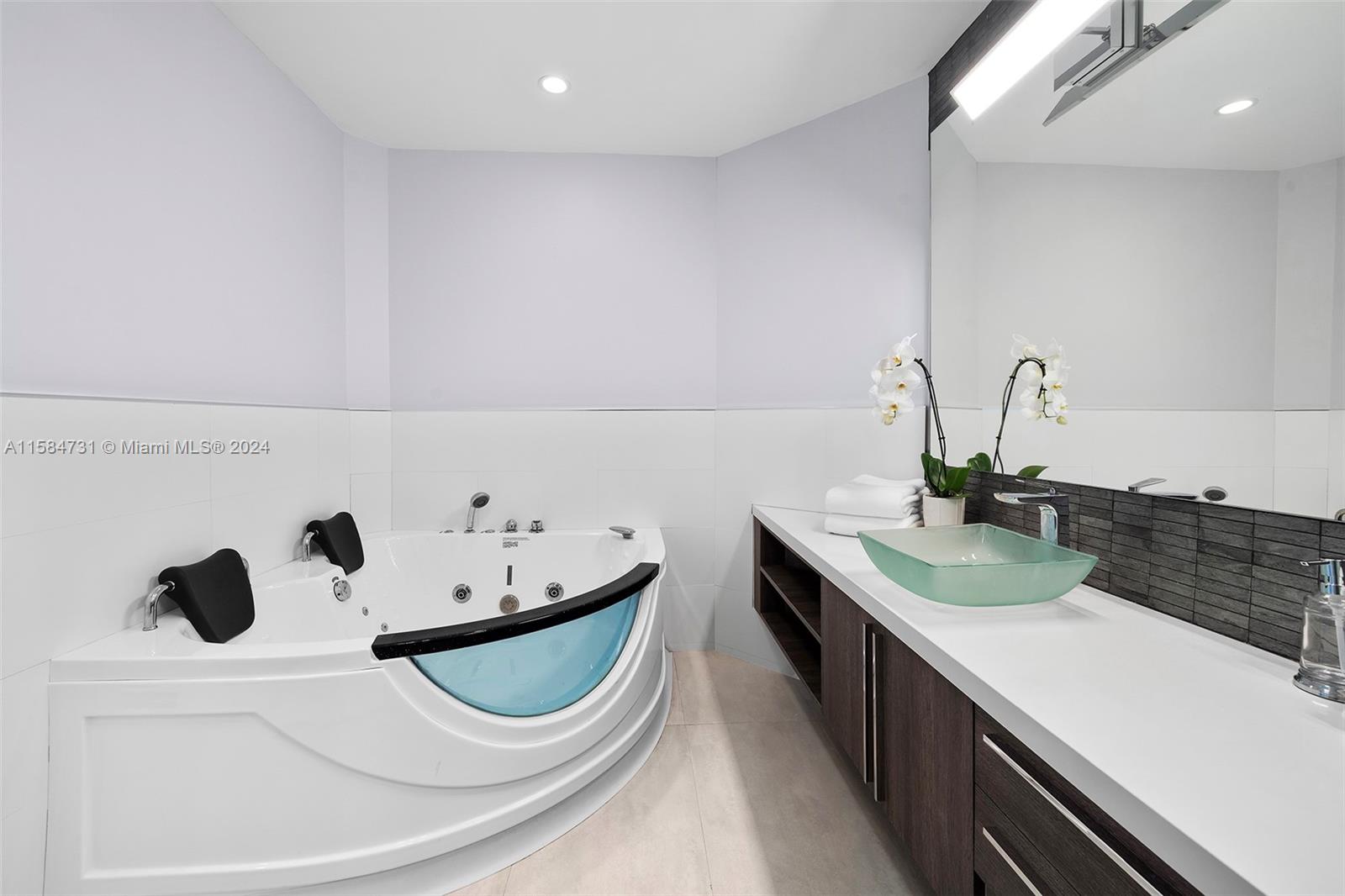 GREEN DIAMOND CONDO - Residential