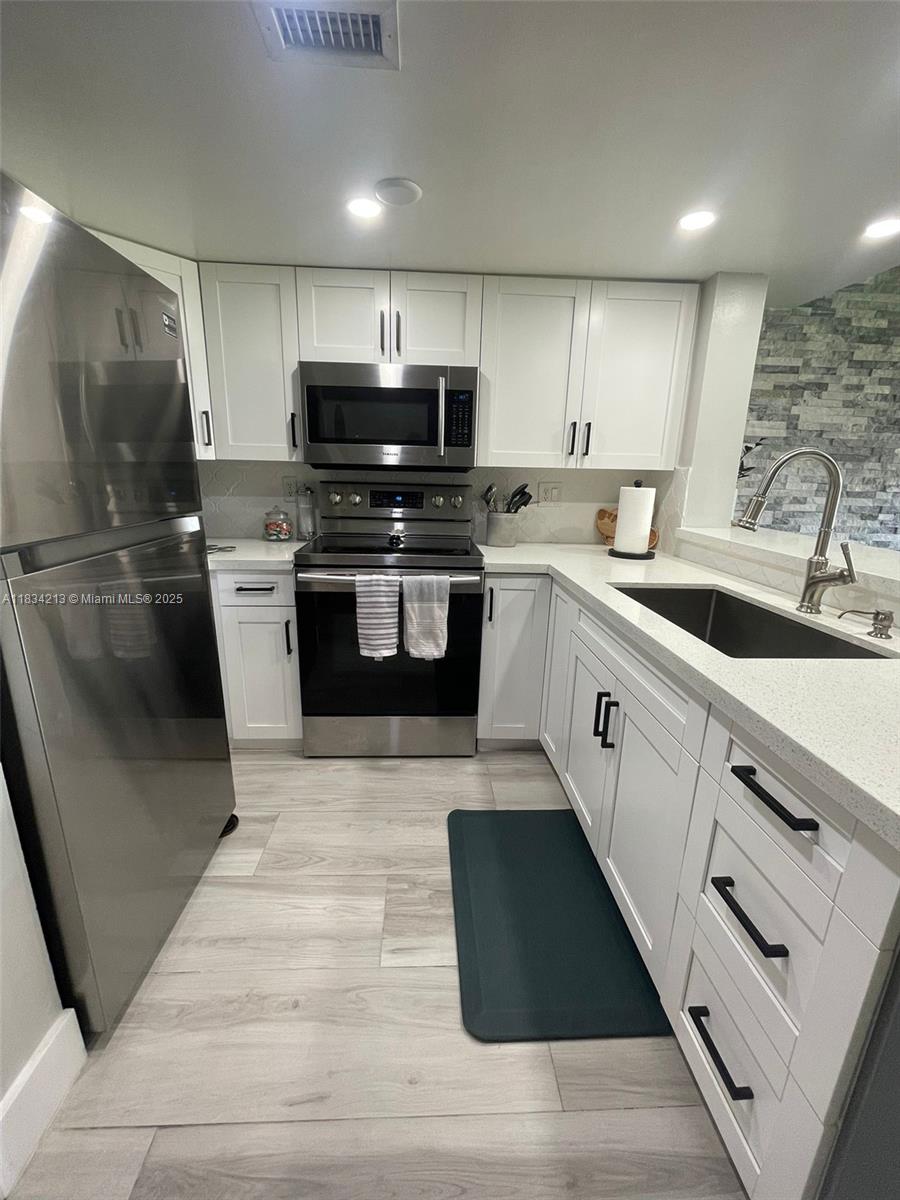 8580 NW 6th Ln 6-110