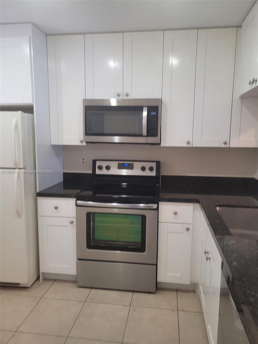 785 Nw 103rd Ter 202, Pembroke Pines, Miami-Dade County, Florida - 2 Bedrooms  
2 Bathrooms - 