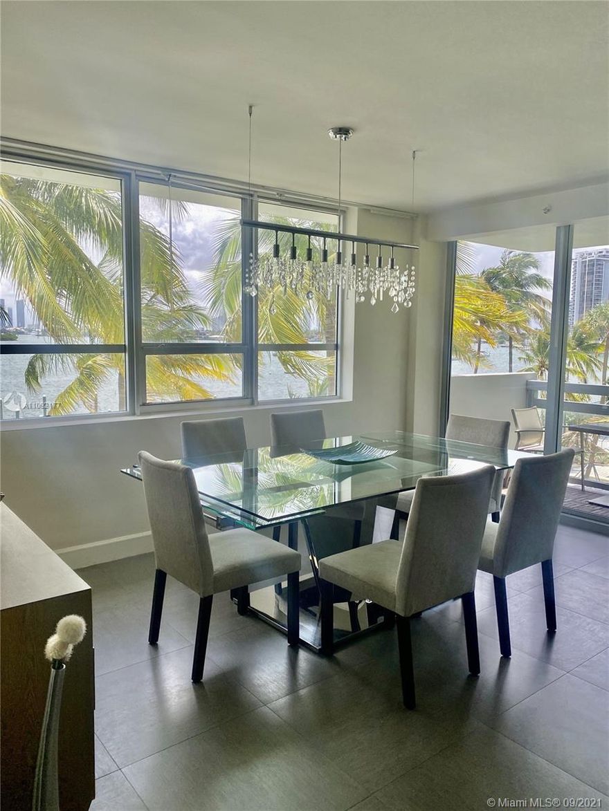 Spectacular corner unit with stunning views of Downtown Miami and bay with breathtaking sunsets. 1 bedroom 1.5 Bath All Amenities building.