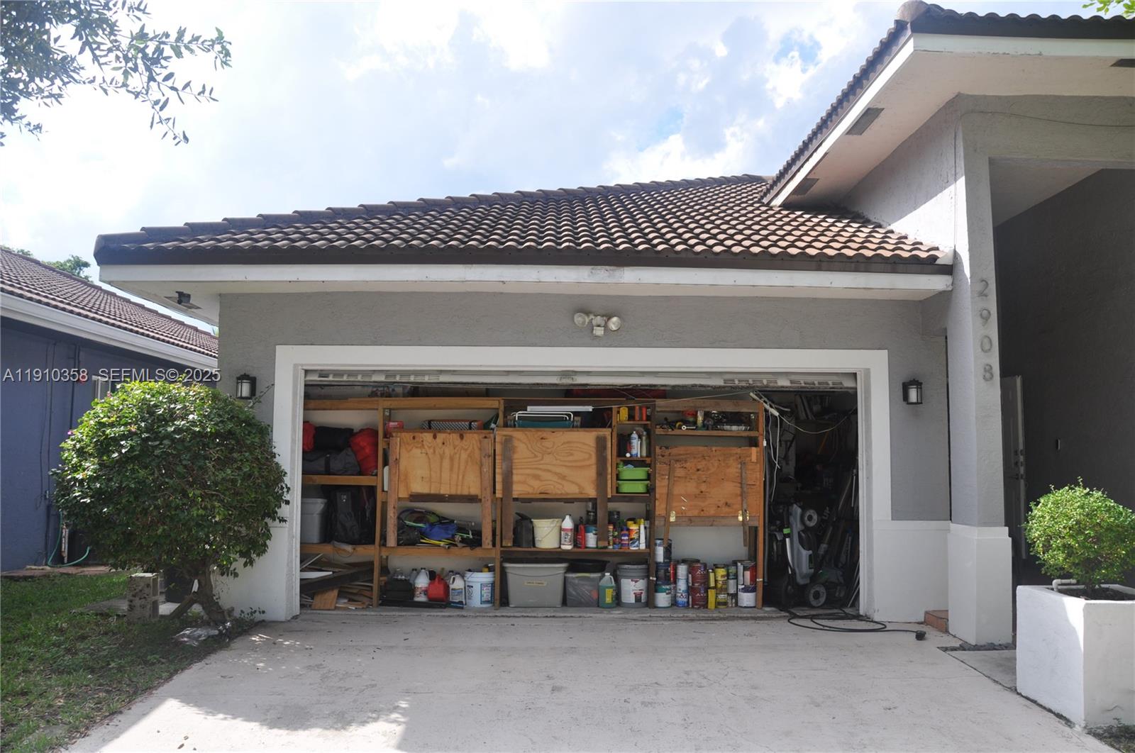 HOLLYWOOD GARDENS - Residential