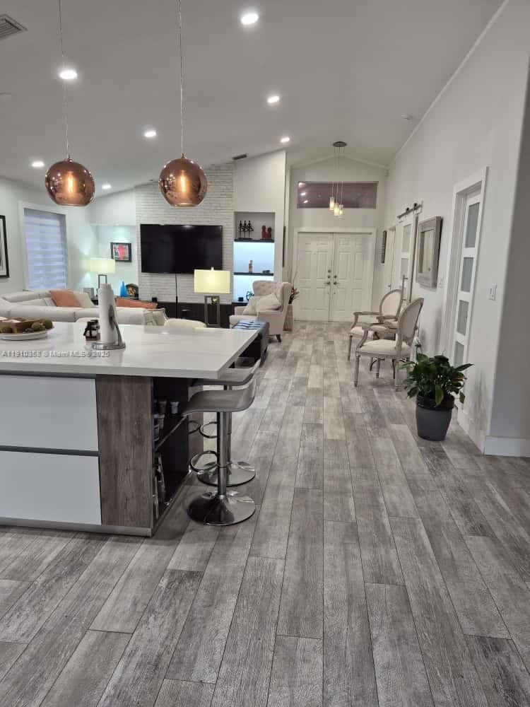 HOLLYWOOD GARDENS - Residential