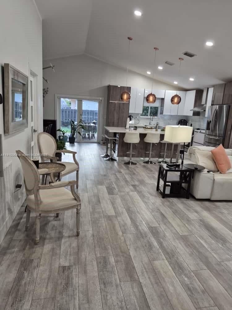 HOLLYWOOD GARDENS - Residential