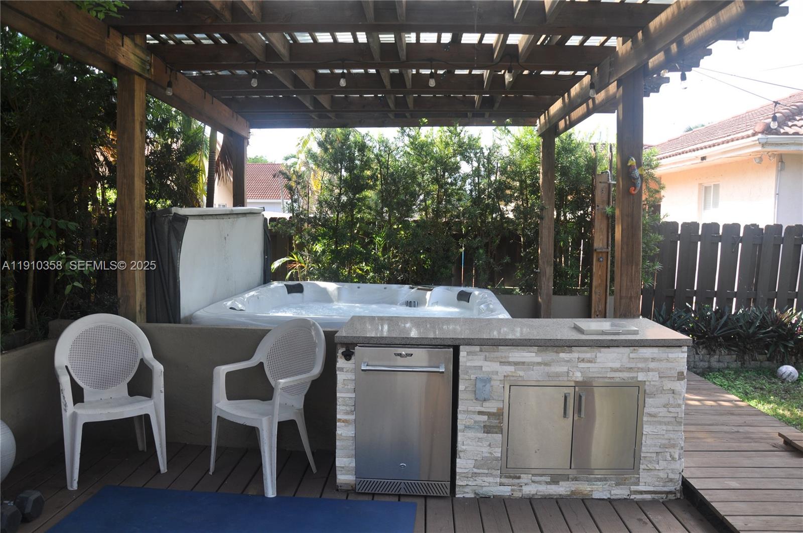 HOLLYWOOD GARDENS - Residential