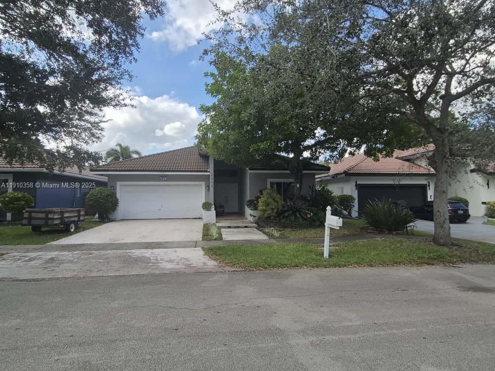 HOLLYWOOD GARDENS - Residential