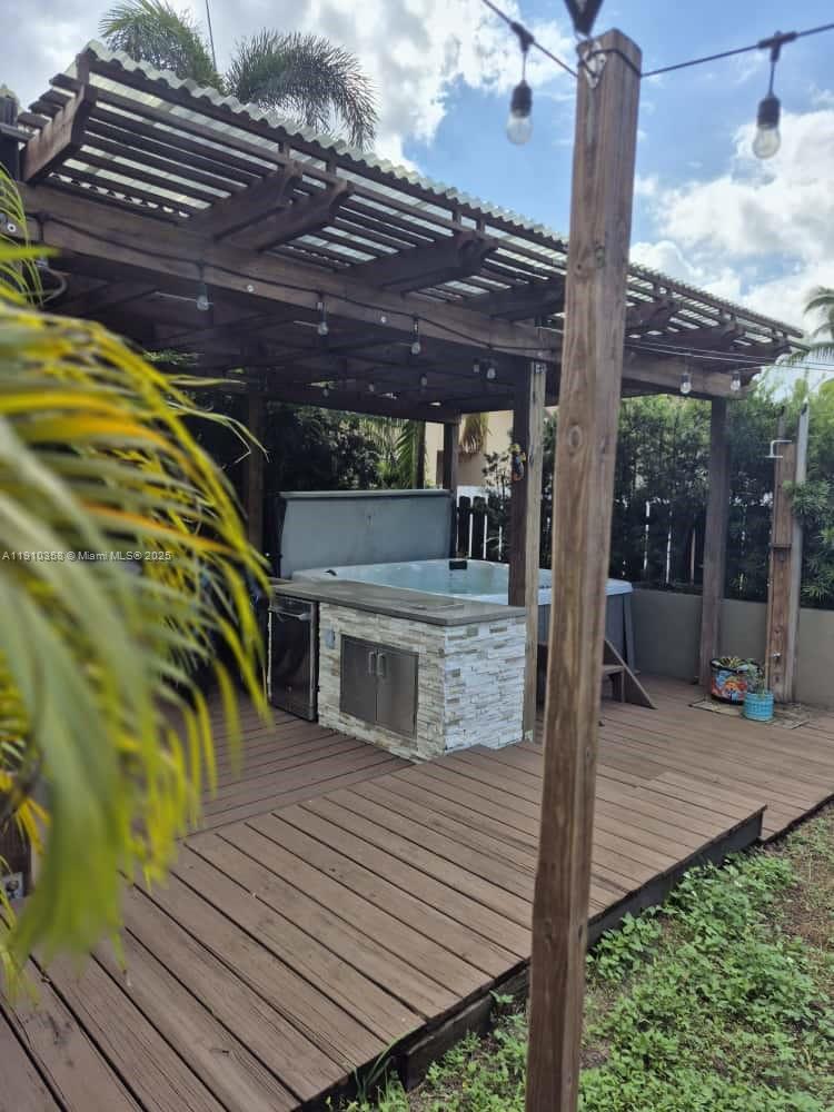 HOLLYWOOD GARDENS - Residential