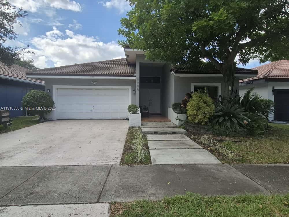 HOLLYWOOD GARDENS - Residential