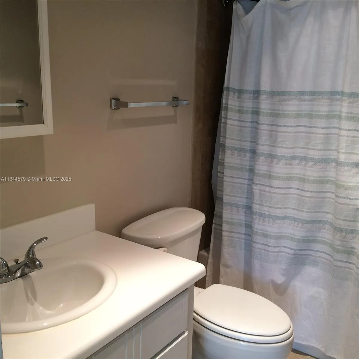 Miami, Florida 33129, United States, 2 Bedrooms Bedrooms, ,2 BathroomsBathrooms,Residential,Active,175586