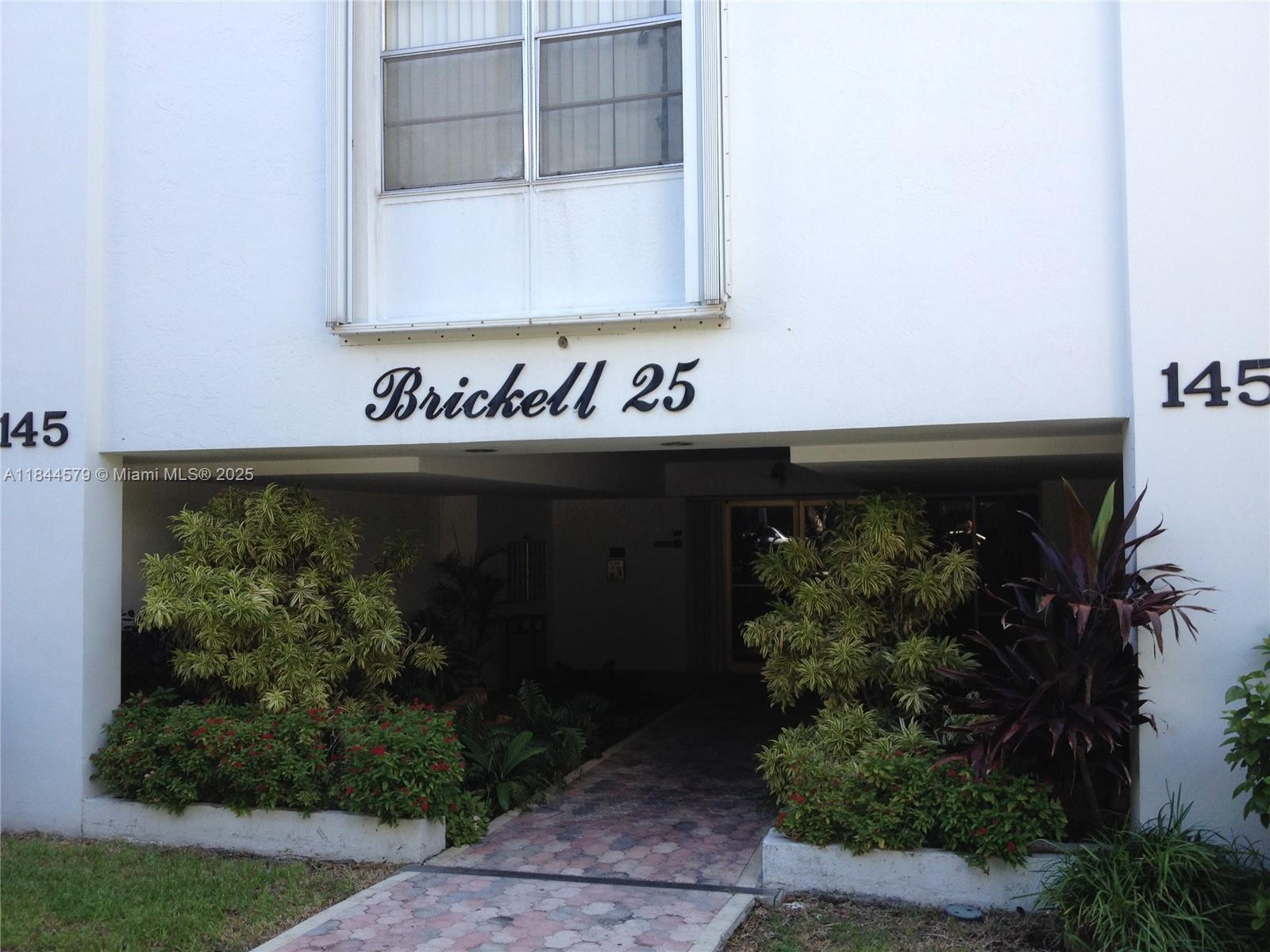 Spacious 2/2 corner unit available in building ideally located on cul-de-sac with views of the bay near Rickenbacker Causeway with access to all outdoor activities in the area. Neutral color tile throughout bright white kitchen, walk-in closet in MBR. Only 4 units per floor. Building amenities include pool, exercise room, sauna, garage parking and storage unit in secure building. Short distance to Mary Brickell Village.