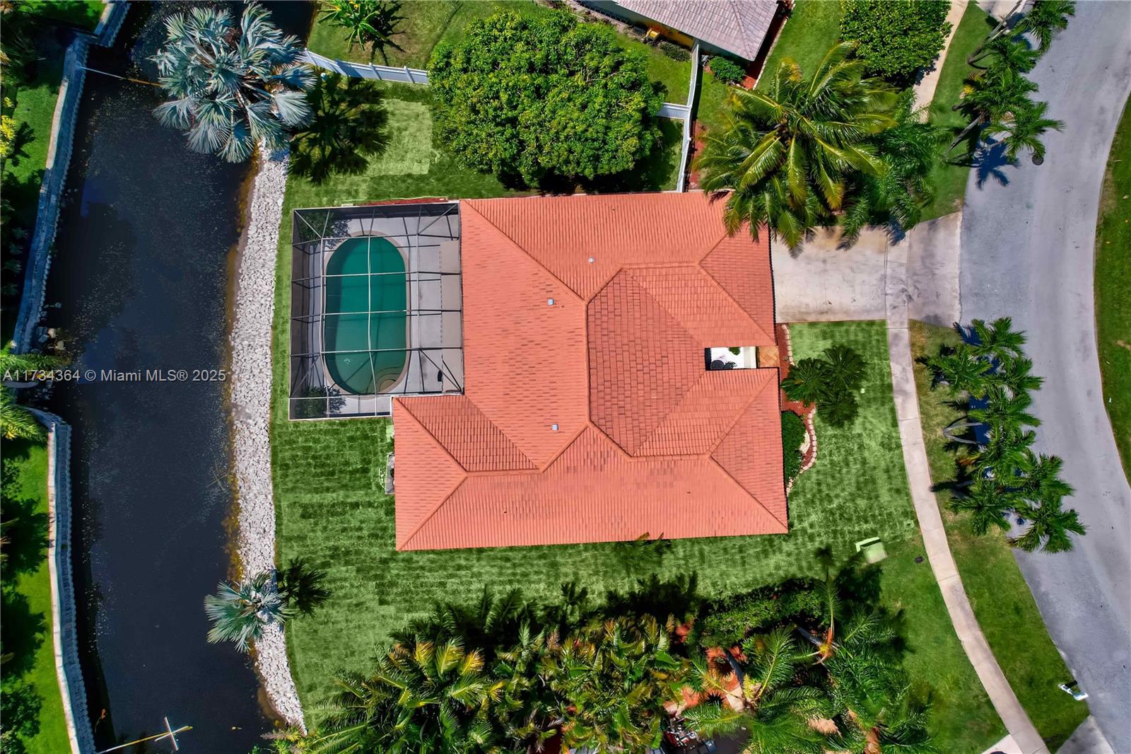 HIDDEN LAKE - Residential