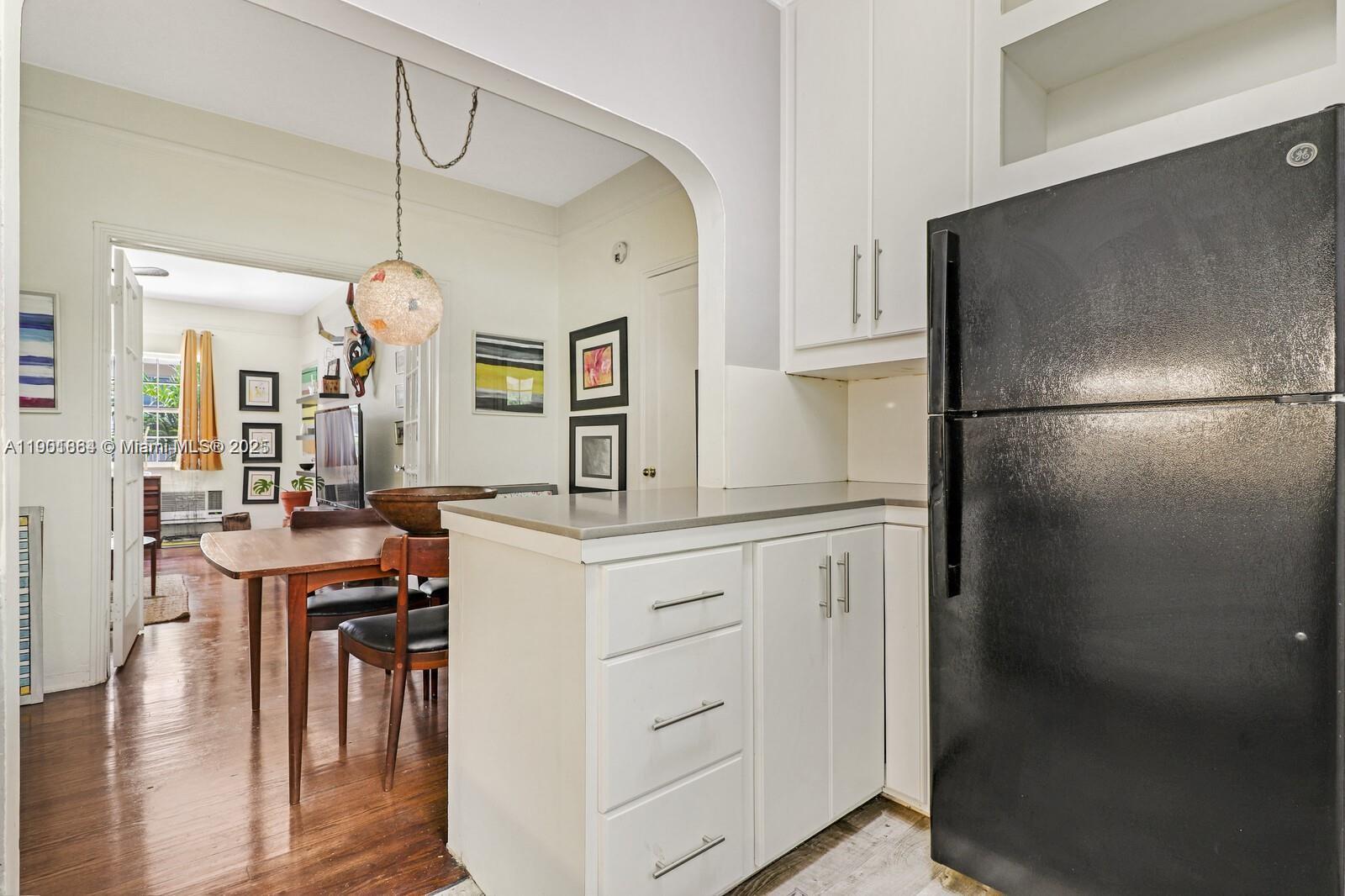 THE VINTAGE EAST CONDO - Residential