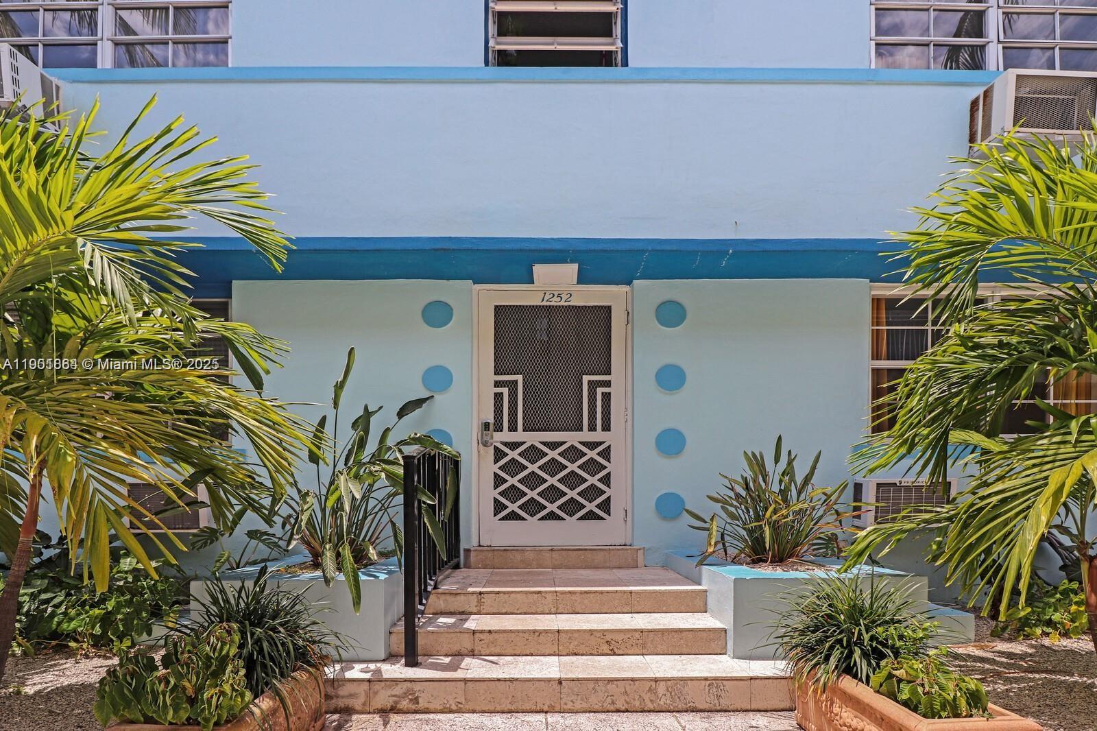 THE VINTAGE EAST CONDO - Residential