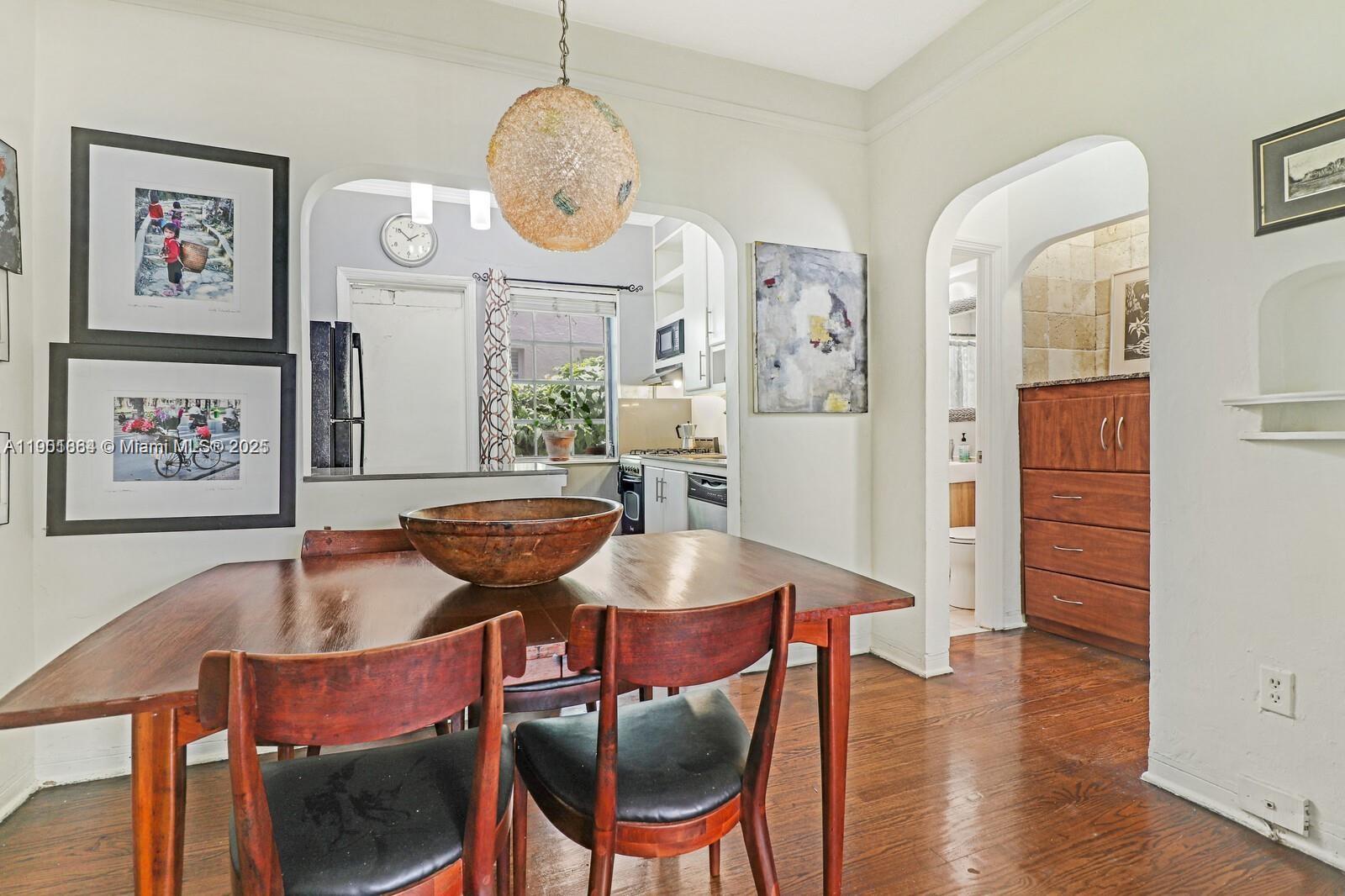 THE VINTAGE EAST CONDO - Residential