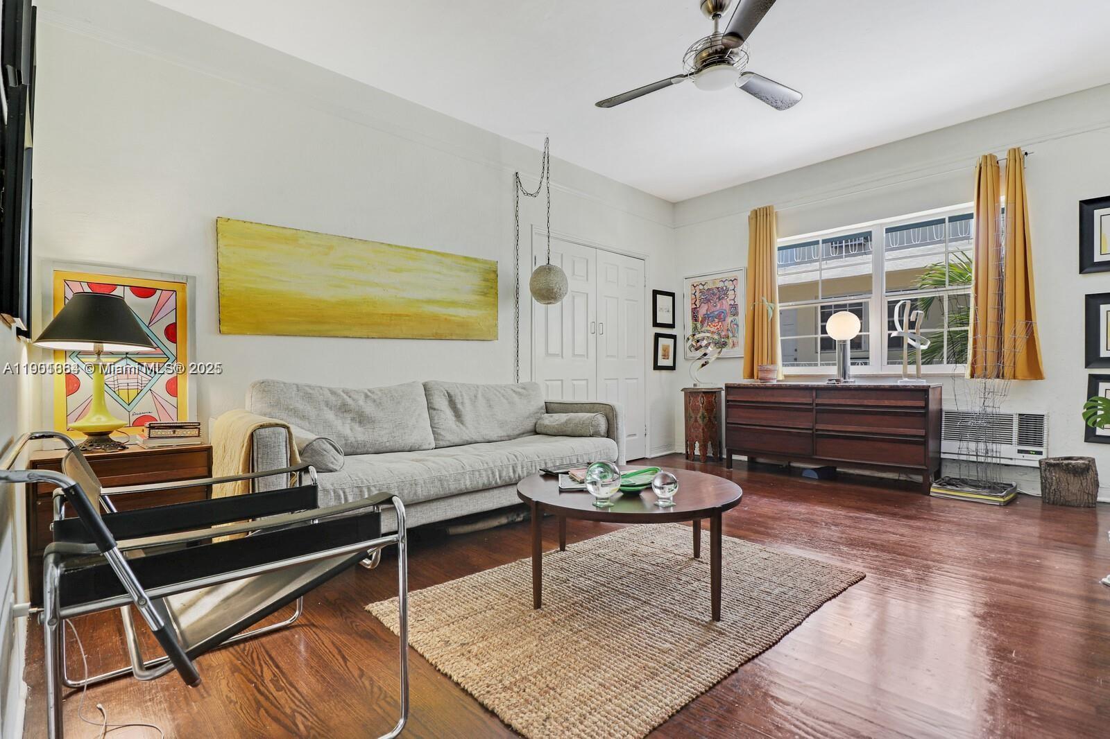 THE VINTAGE EAST CONDO - Residential