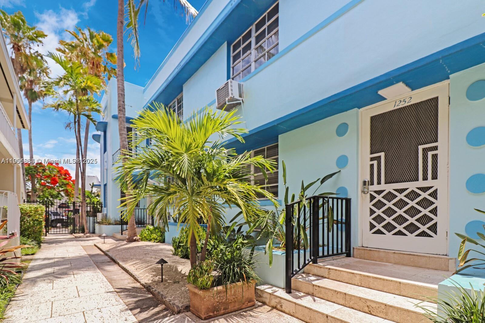 THE VINTAGE EAST CONDO - Residential