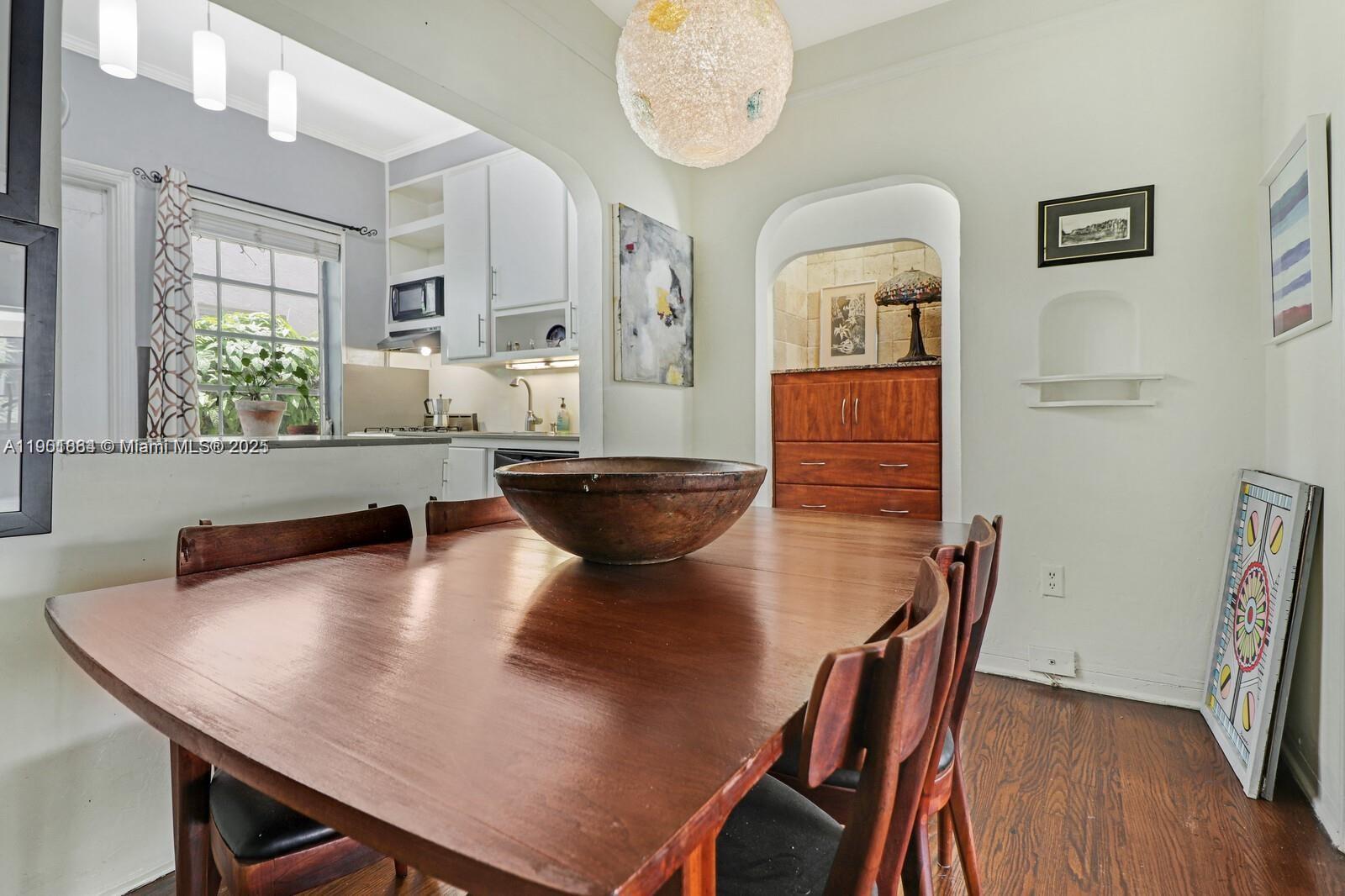 THE VINTAGE EAST CONDO - Residential