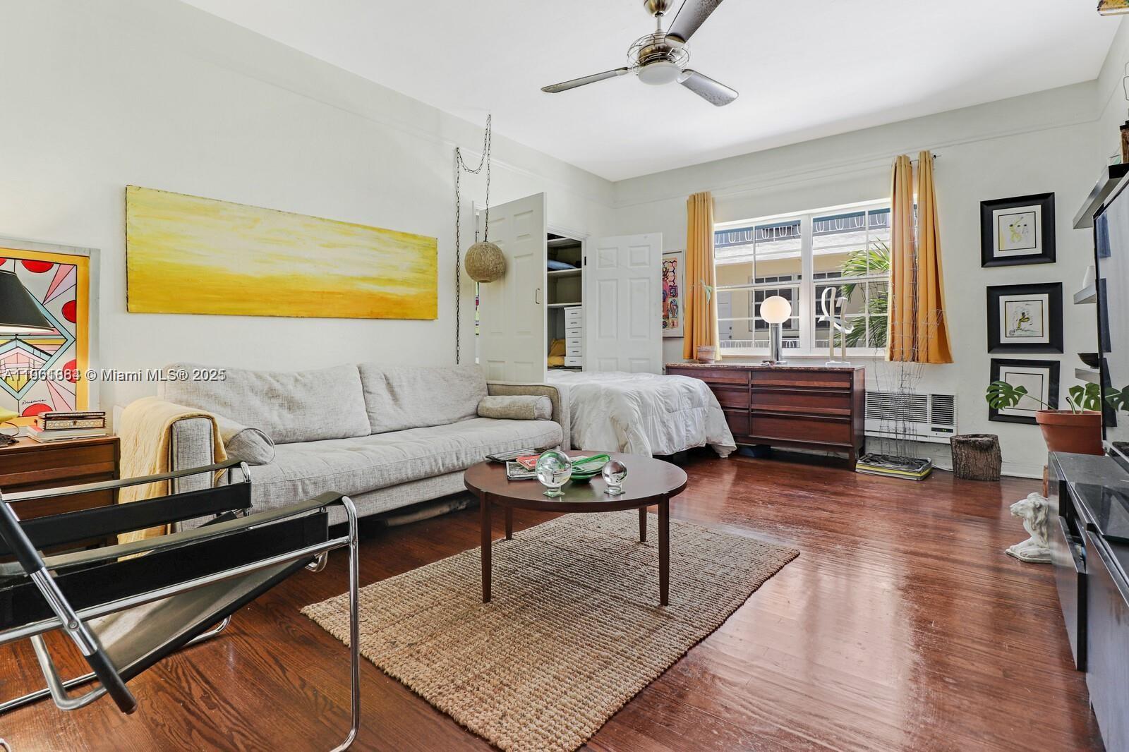 THE VINTAGE EAST CONDO - Residential