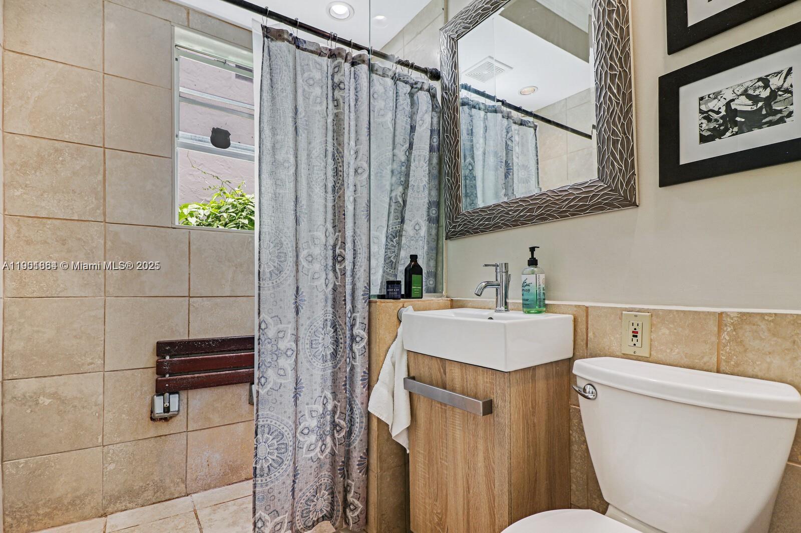 THE VINTAGE EAST CONDO - Residential