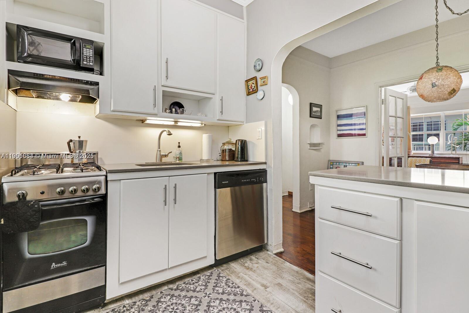 THE VINTAGE EAST CONDO - Residential