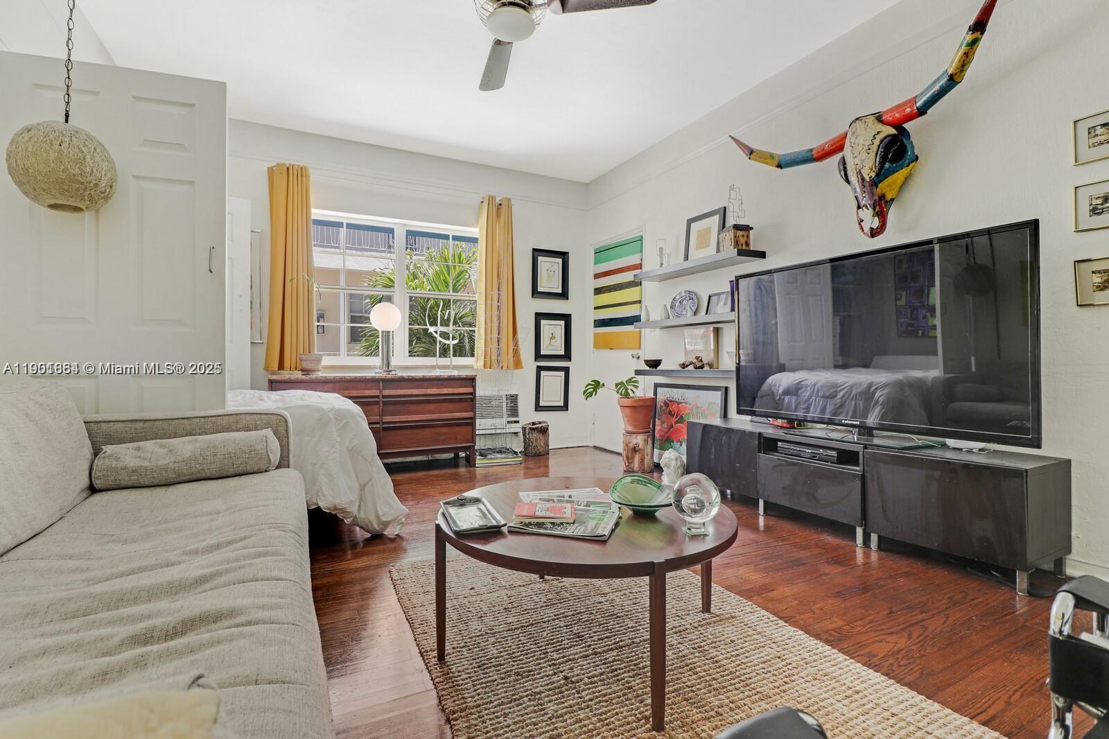 THE VINTAGE EAST CONDO - Residential