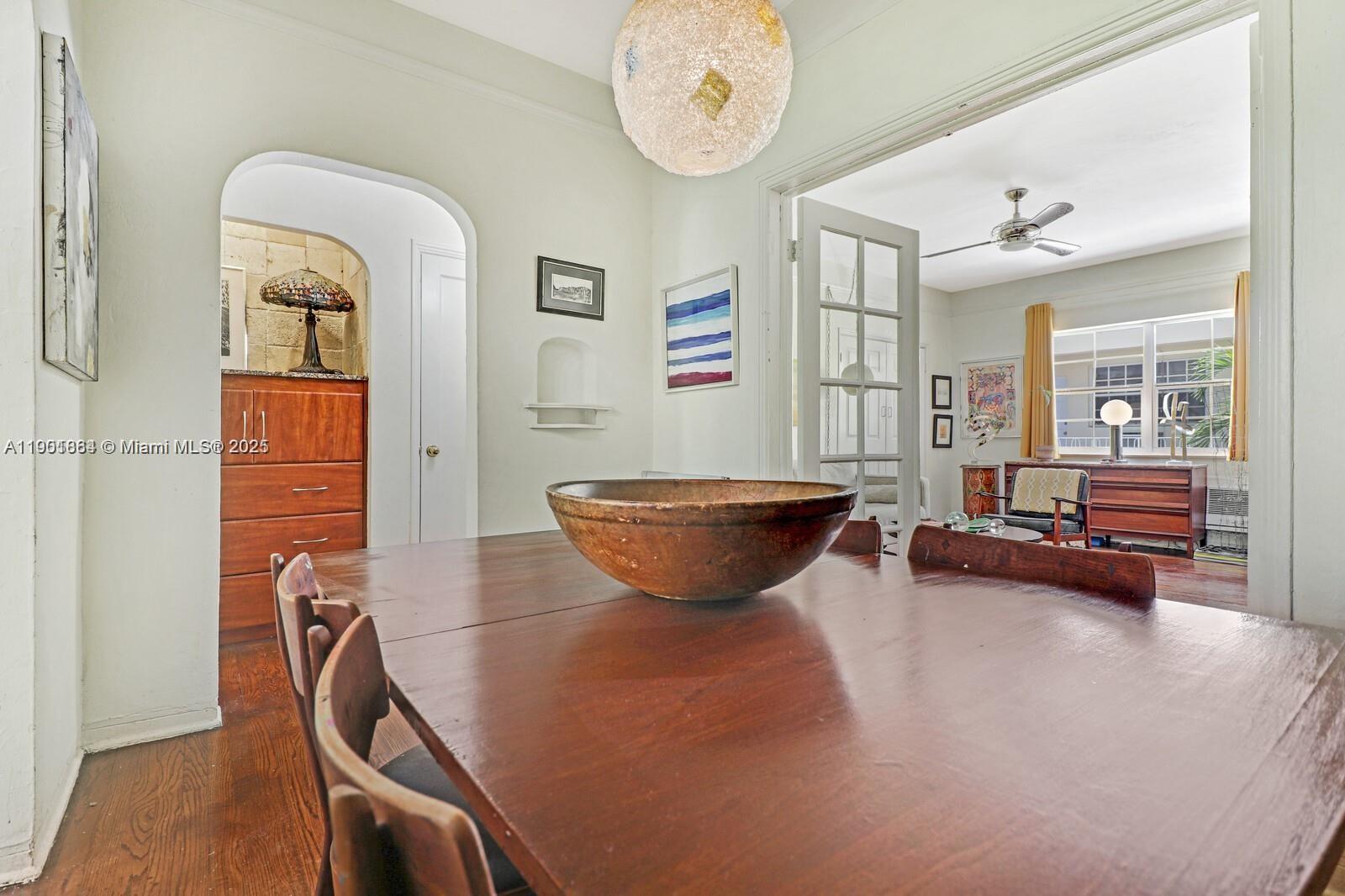 THE VINTAGE EAST CONDO - Residential