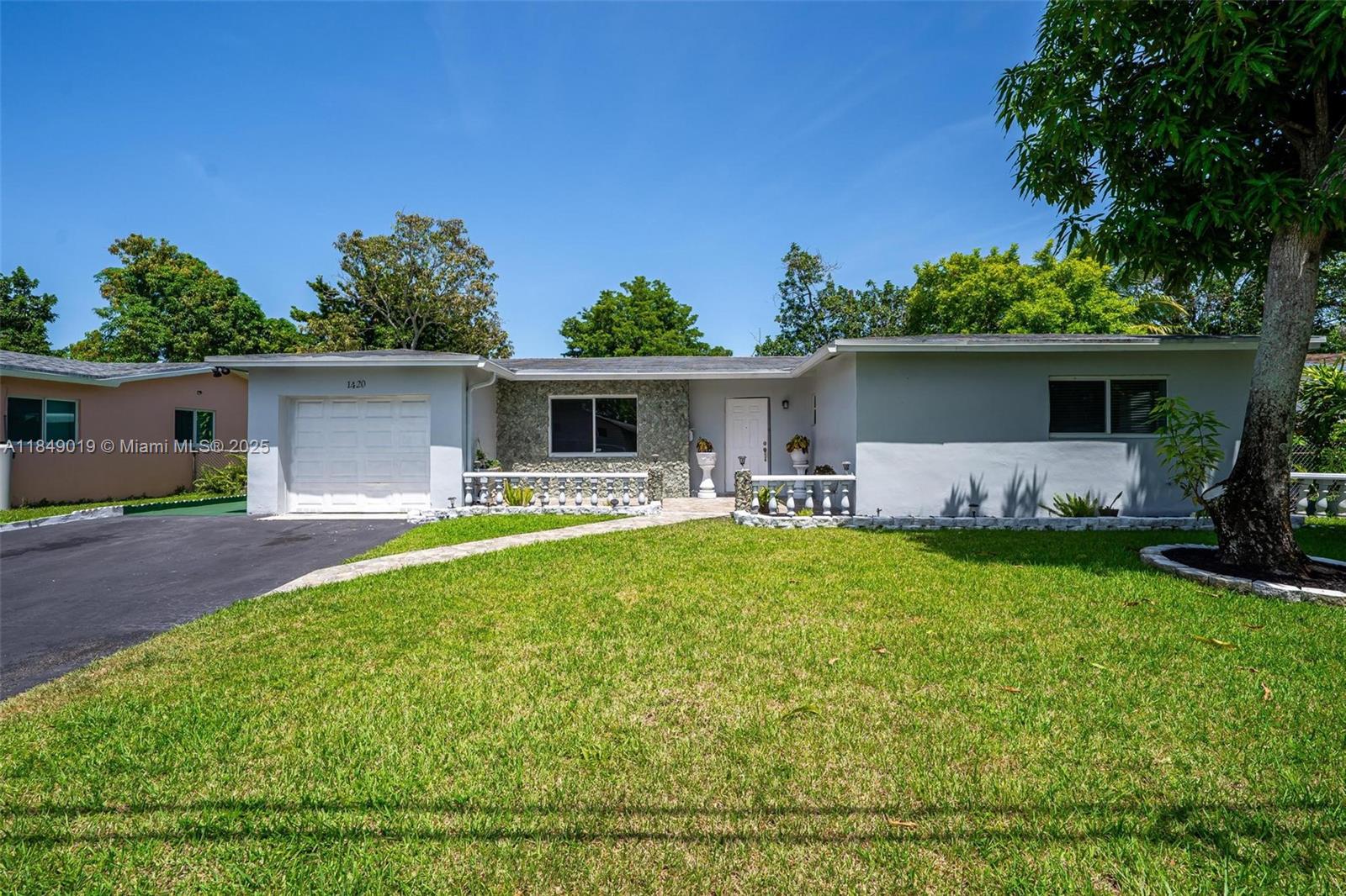 1420 NW 56th Ave, Lauderhill, FL, 33313/$449,900 2 1420 NW 56th Ave