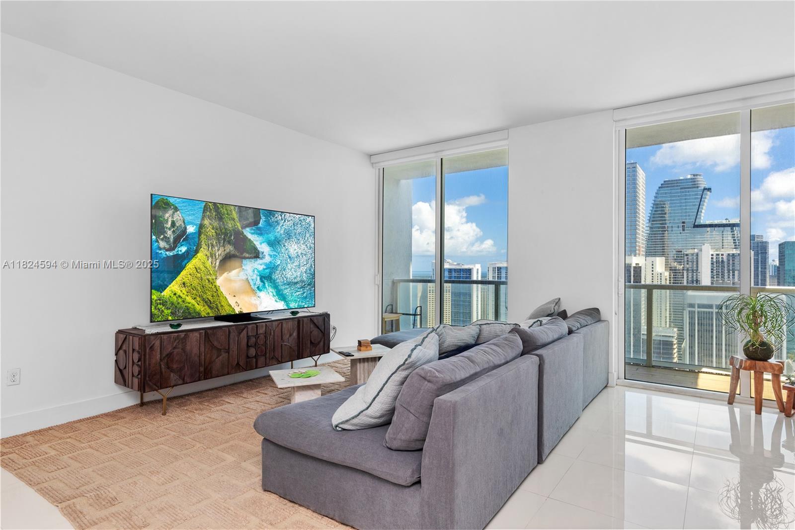 244 Biscayne Blvd 4107