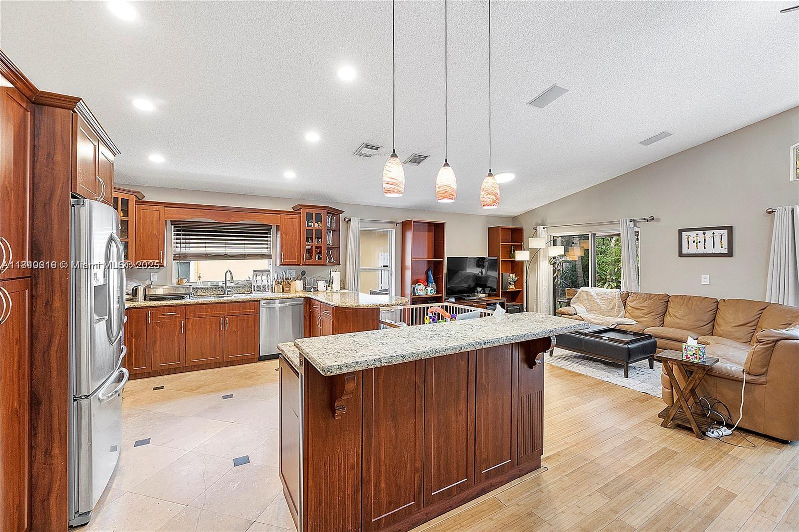 4945 SW 34th Ter