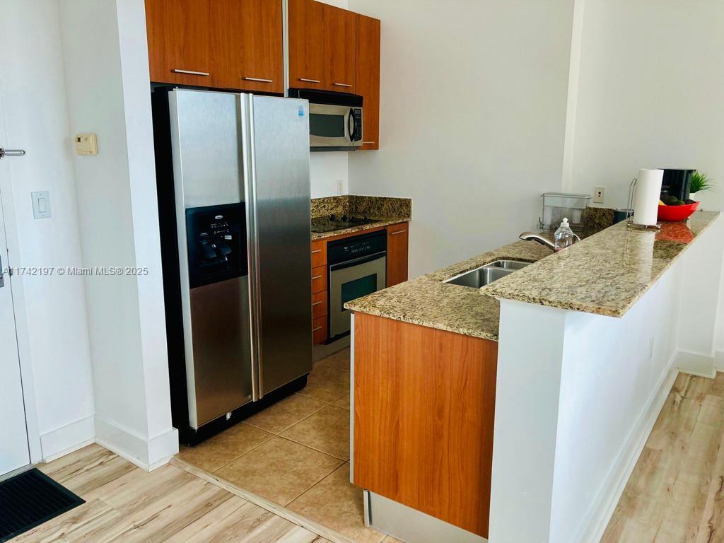 METROPOLIS I AT DADELAND - Residential