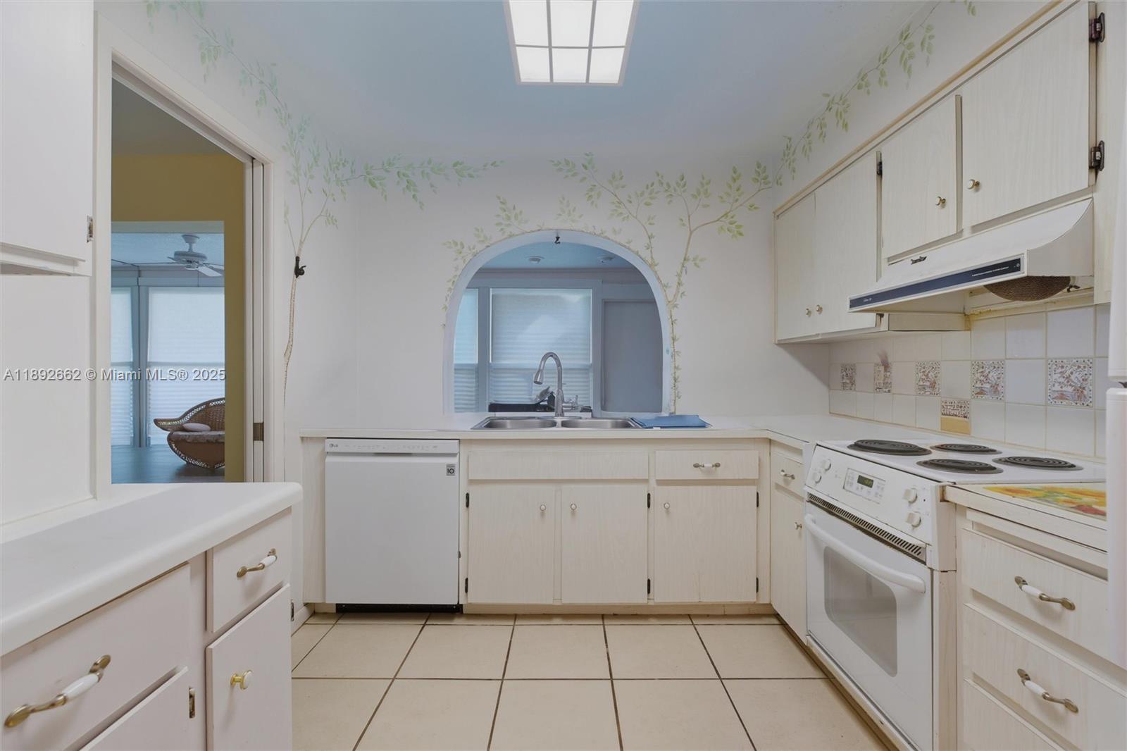 LAKEWOOD VILLAS III LW - Residential