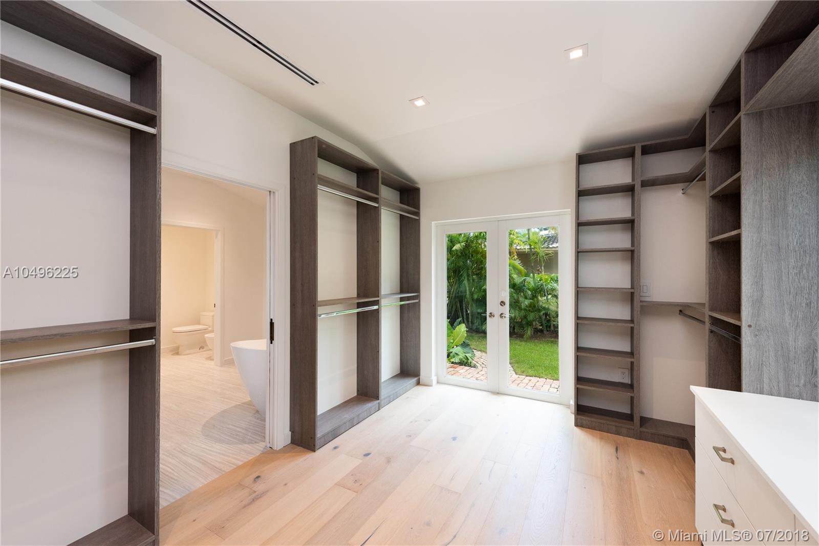 SUNSET ISLANDS-ISLAND NO - Residential