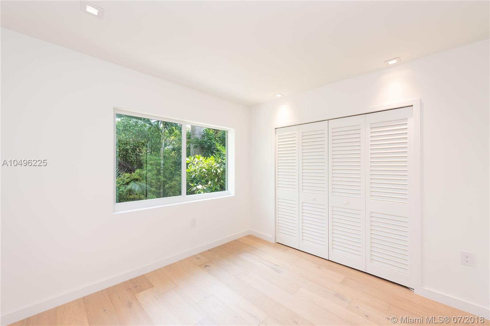 SUNSET ISLANDS-ISLAND NO - Residential