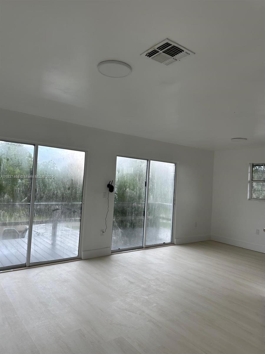 2 Bed 1 Bath, completely remodeled inside House. The Seller has quotes from some companies to make the new roof, paint on the outside and Drawy. The Seller gives the opportunity to deliver it already finished or can give the credit to the buyer. Close to Restaurants, Market and more.