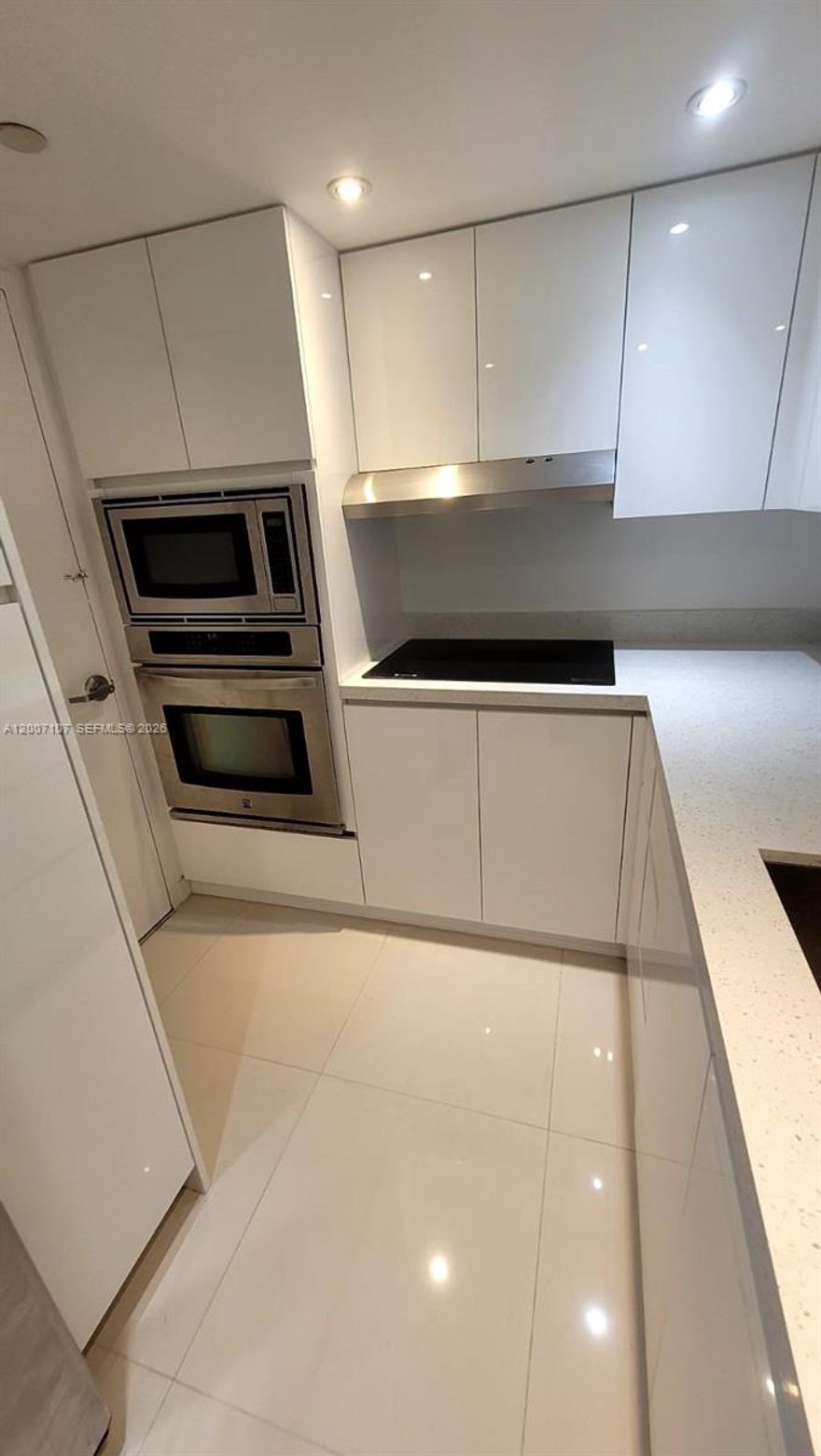 Spacious unit in convenient location near highways and shopping.  Laundry located inside unit.