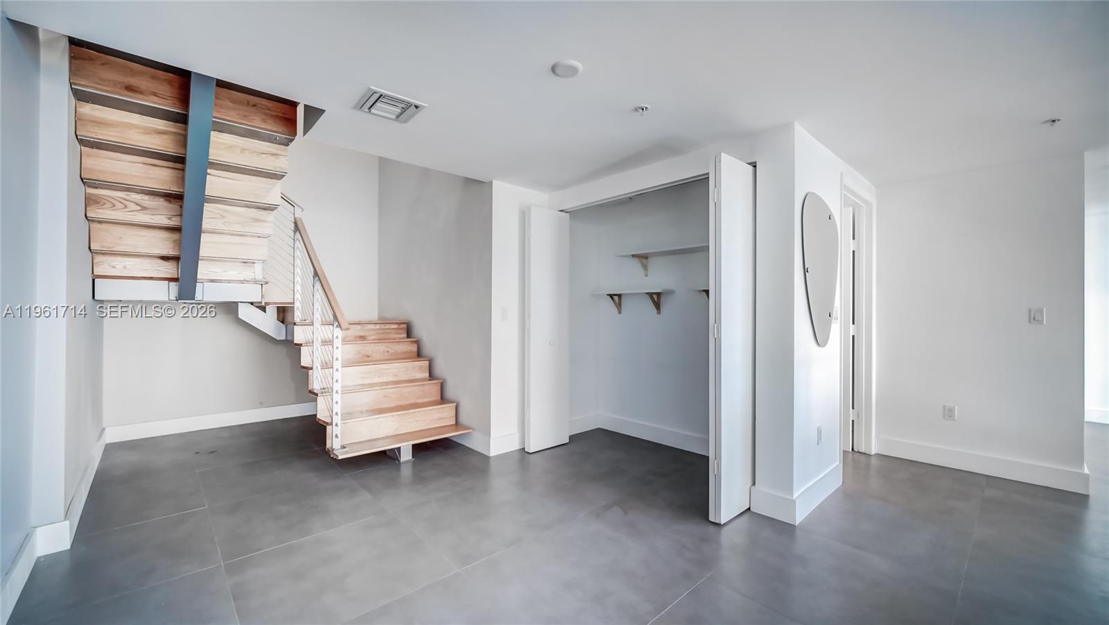 IVY CONDO - Residential