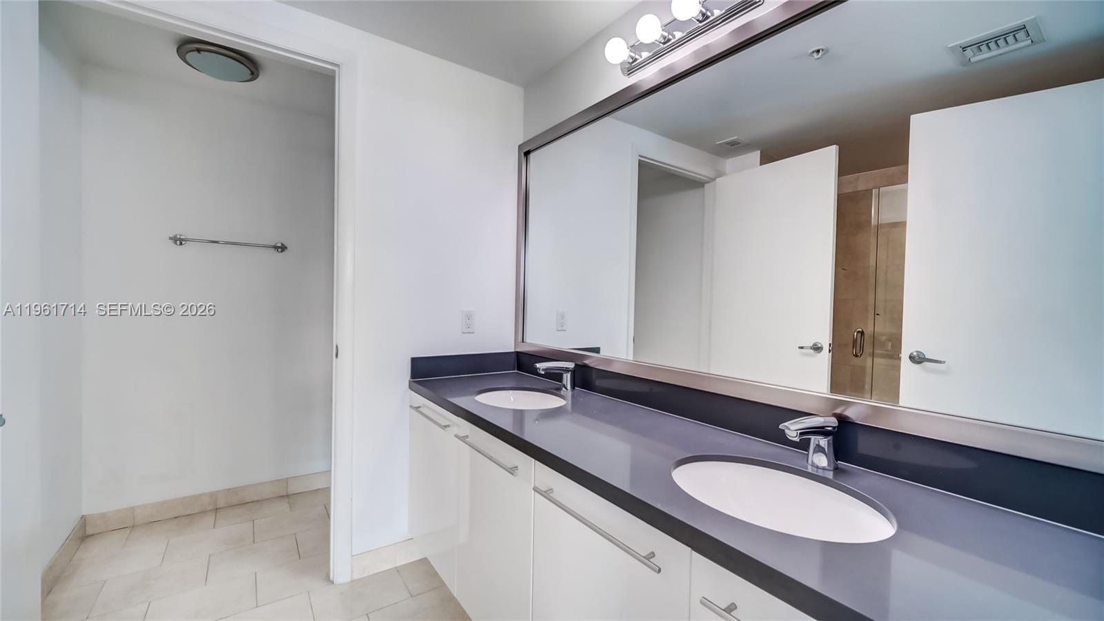 IVY CONDO - Residential