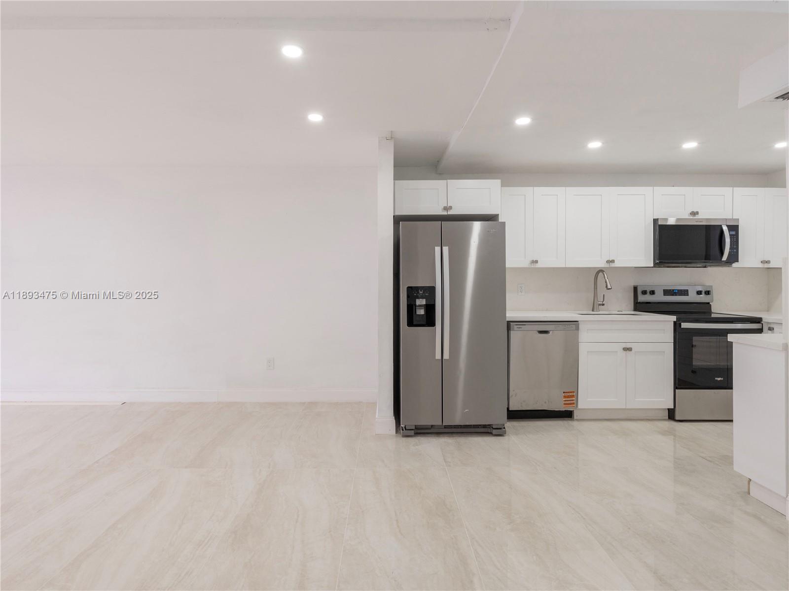 FOXCROFT APTS INC CONDO - Residential Lease