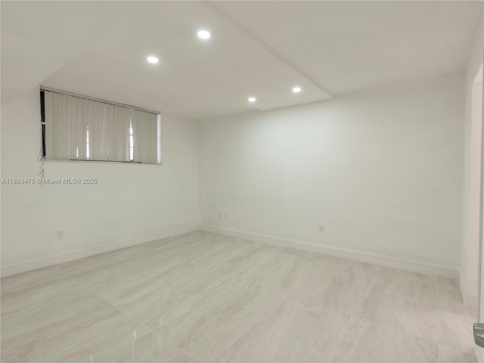 FOXCROFT APTS INC CONDO - Residential Lease