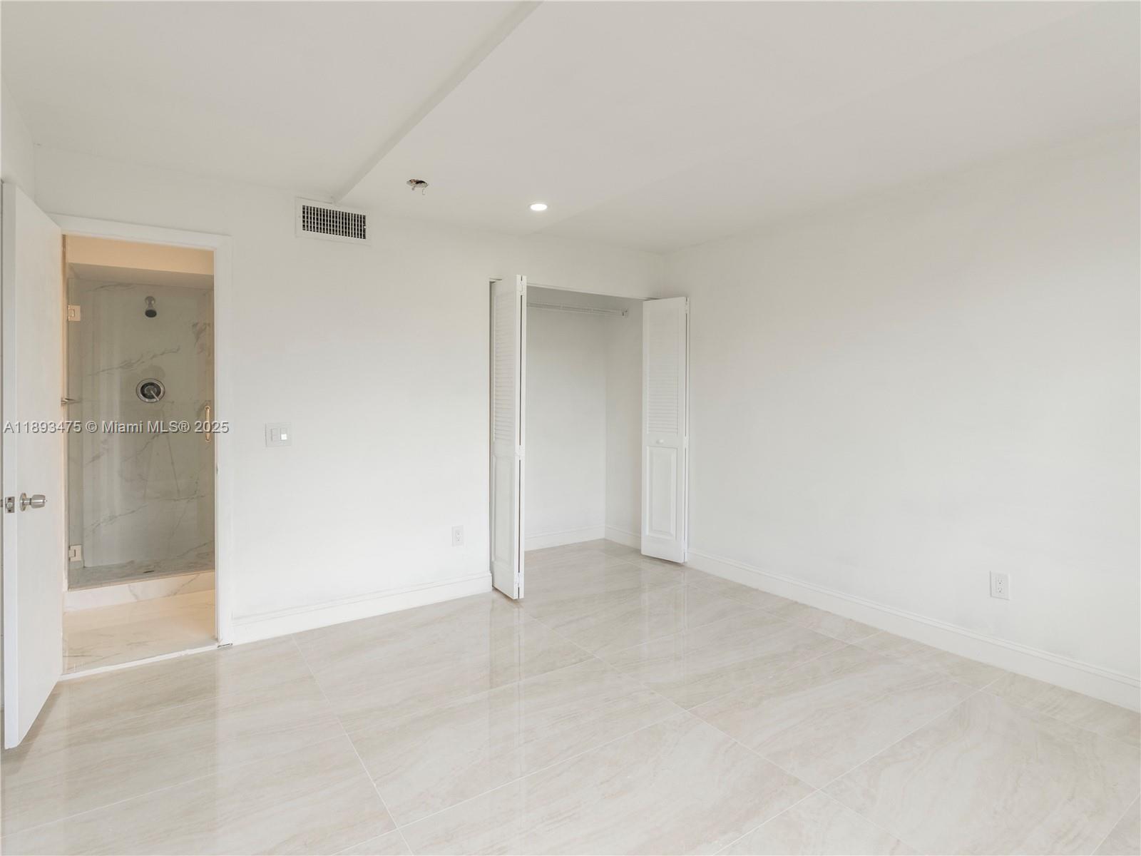 FOXCROFT APTS INC CONDO - Residential Lease