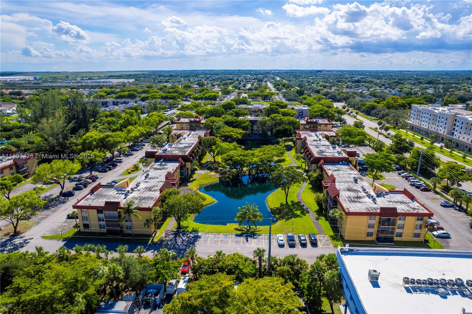 FOXCROFT APTS INC CONDO - Residential Lease