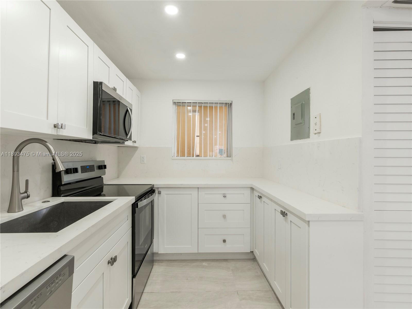FOXCROFT APTS INC CONDO - Residential Lease