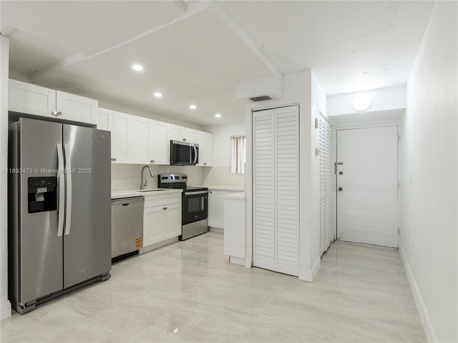 FOXCROFT APTS INC CONDO - Residential Lease