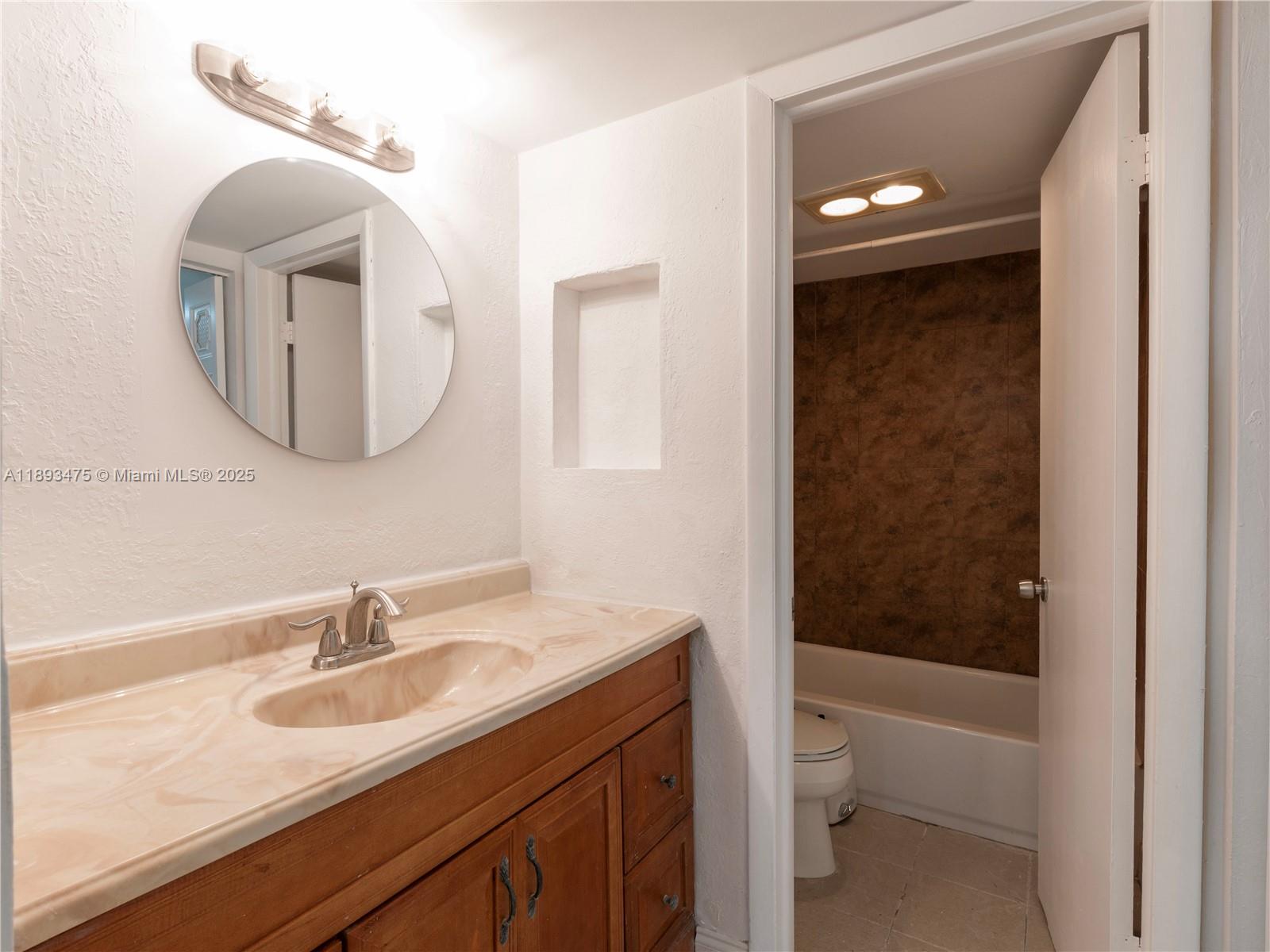FOXCROFT APTS INC CONDO - Residential Lease
