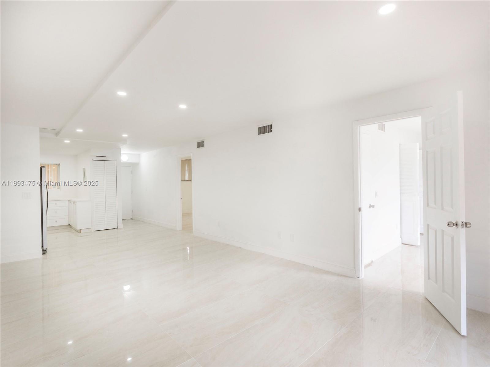 FOXCROFT APTS INC CONDO - Residential Lease